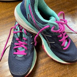 Aisics Sneakers  size 7  NWOT  $25